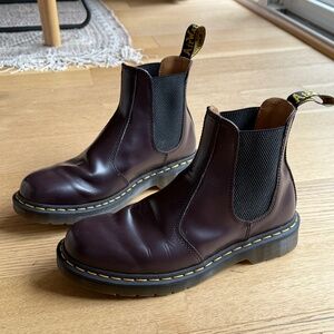 Dr. Marten Chelsea - Red Men’s 8